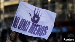 Imagen compartida por la revista feminista cubana Alas Tensas de una manifestación contra la violencia machista en Argentina. (Reuters/Archivo)