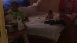 Padres desesperados ocupan locales estatales a falta de vivienda