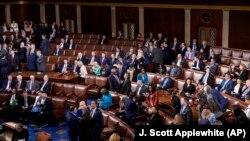 Miembros de la Cámara de Representantes intentan elegir al representante Jim Jordan, como su nuevo presidente, martes 17 de octubre de 2023.
