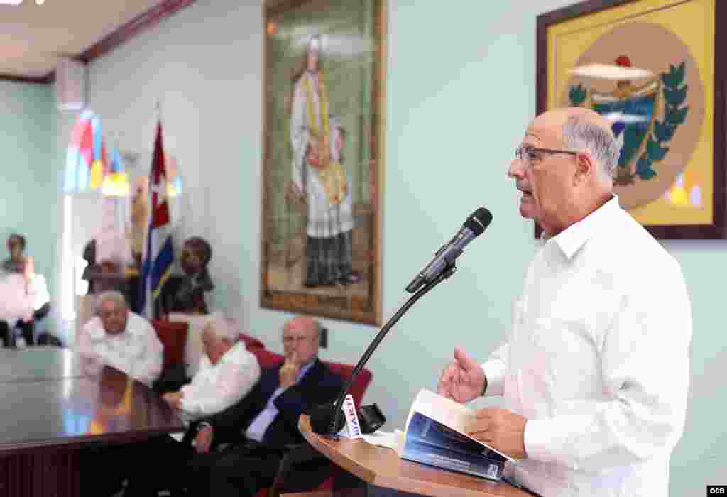 Dr. Rafael Peñalver en la presentación del libro “Biografía de un hombre de Dios" que narra la vida de Monseñor Agustín Román. Foto OCB/ Roberto Koltun.