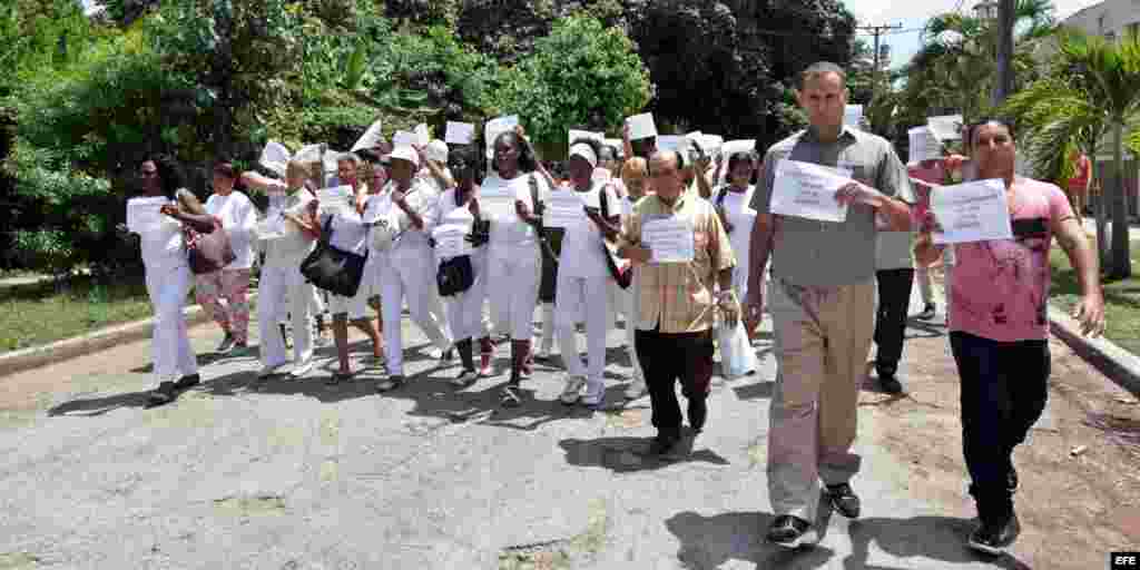  Disidentes cubanos reclaman a la iglesia mediación más activa del estado. 