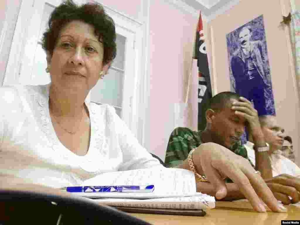 Ena Elsa Velázquez Cobiella lleva 15 años dirigiendo una de las esferas más criticadas y con mayores problemas dentro del país, la Educación.