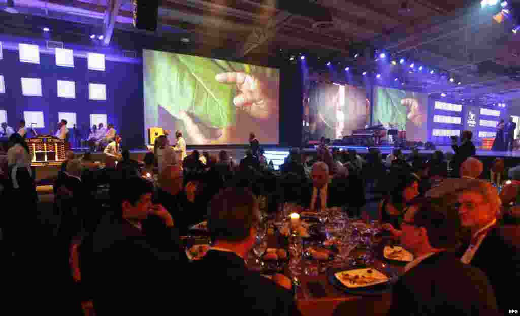 Vista general de la cena de subasta durante la clausura del Festival de Habanos 2016 en La Habana (Cuba).