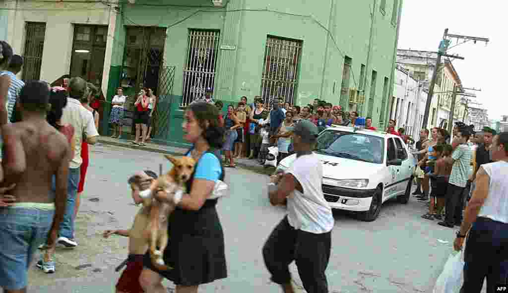 El arresto de Raúl Rivero, el 20 marzo de 2003 en Habana.