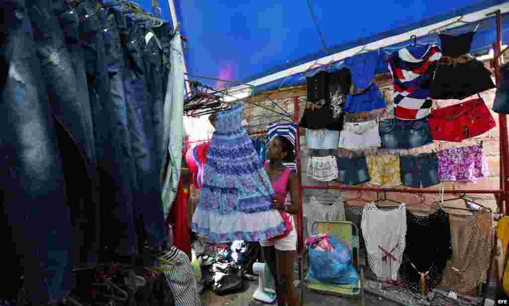 La ropa de estas tiendas son más atractivas que las que se encuentran en las Tiendas de Recuperación de Divisas (TRD), propiedad del Estado.