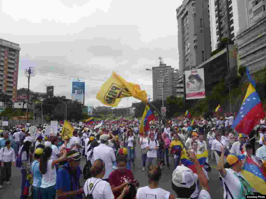La Toma de Caracas. Cortesía de Alvaro Algarra Corresponsal de la VOA en Caracas.
