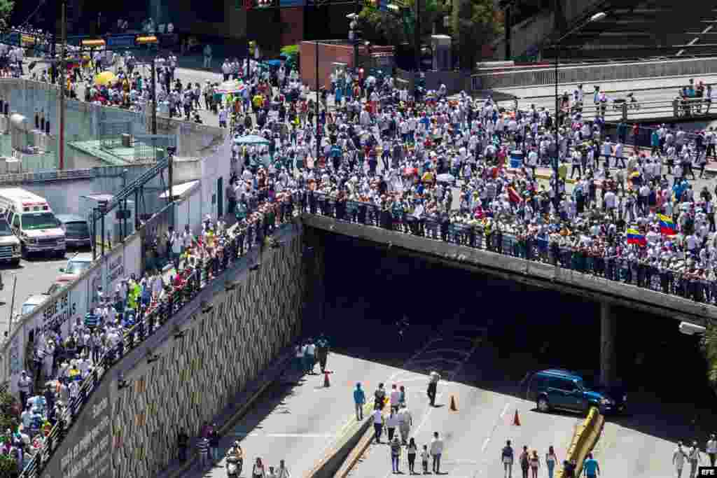 Miles de personas participan hoy, jueves 1 de septiembre de 2016, en una manifestación denominada "Toma de Caracas",para pedir el referendo revocatorio.