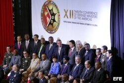 Ministros de Defensa de América se sitúan para la fotografía oficial de la XII Conferencia de Ministros de Defensa de Américas