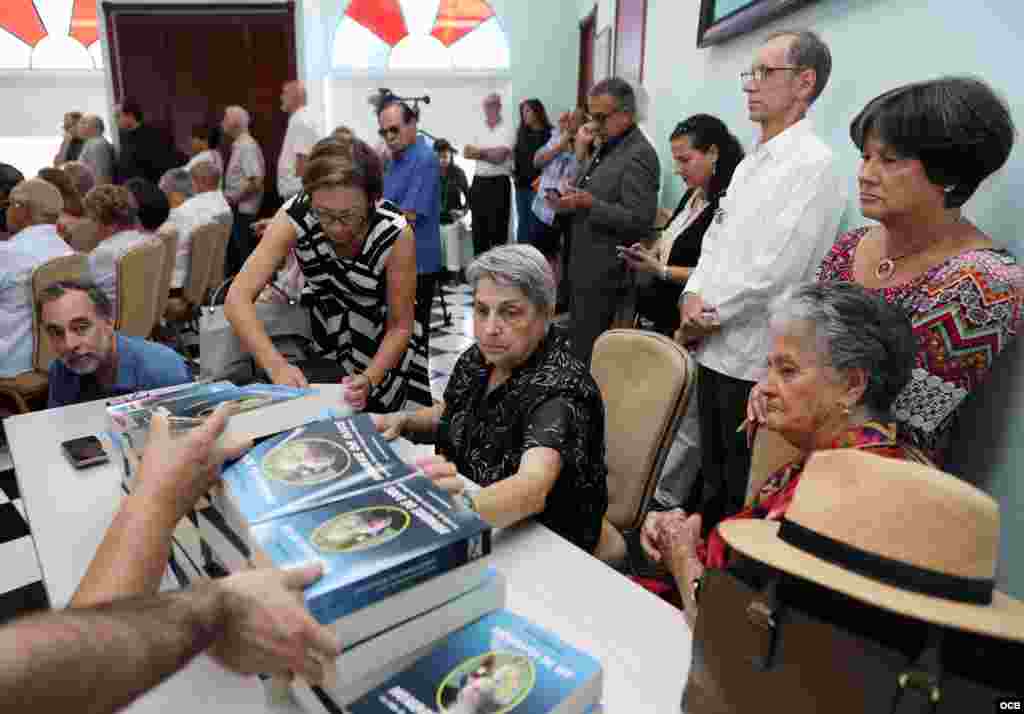 Presentación del libro “Biografía de un hombre de Dios" sobre la vida de Monseñor Agustín Román. Foto OCB/ Roberto Koltun. 