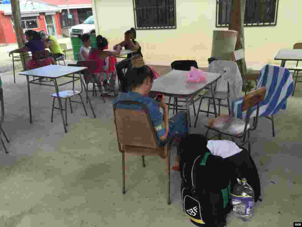 Cubanos en el poblado La Cruz, cercano a la frontera con Nicaragua.