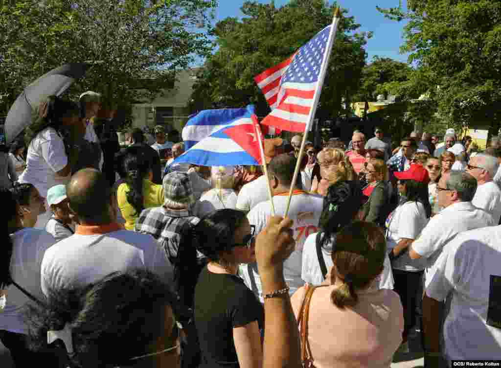 Cubanos exiliados reclaman derechos de reunificación familiar