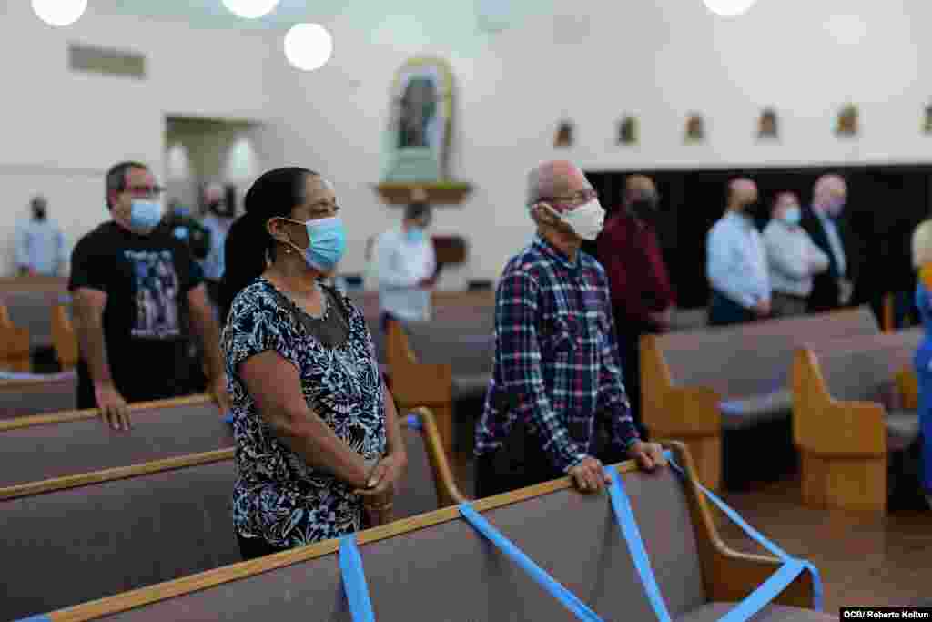 La Iglesia San Lázaro de Hialeah durante la misa de este viernes en apoyo a los manifestantes del movimiento San Isidro que fueron desalojados de su sede en la noche del jueves 26 de noviembre. 