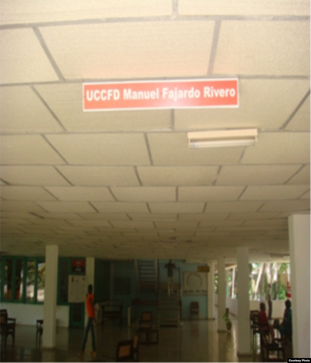 Un recorrido por un centro universitario en Santiago de Cuba, a pocos días de iniciarse el curso escolar 2010-2013 muestra el deterioro de las instalaciones.