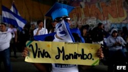 Manifestantes participan en un plantón para conmemorar los 100 días desde el inicio de la crisis sociopolítica que atraviesa Nicaragua.