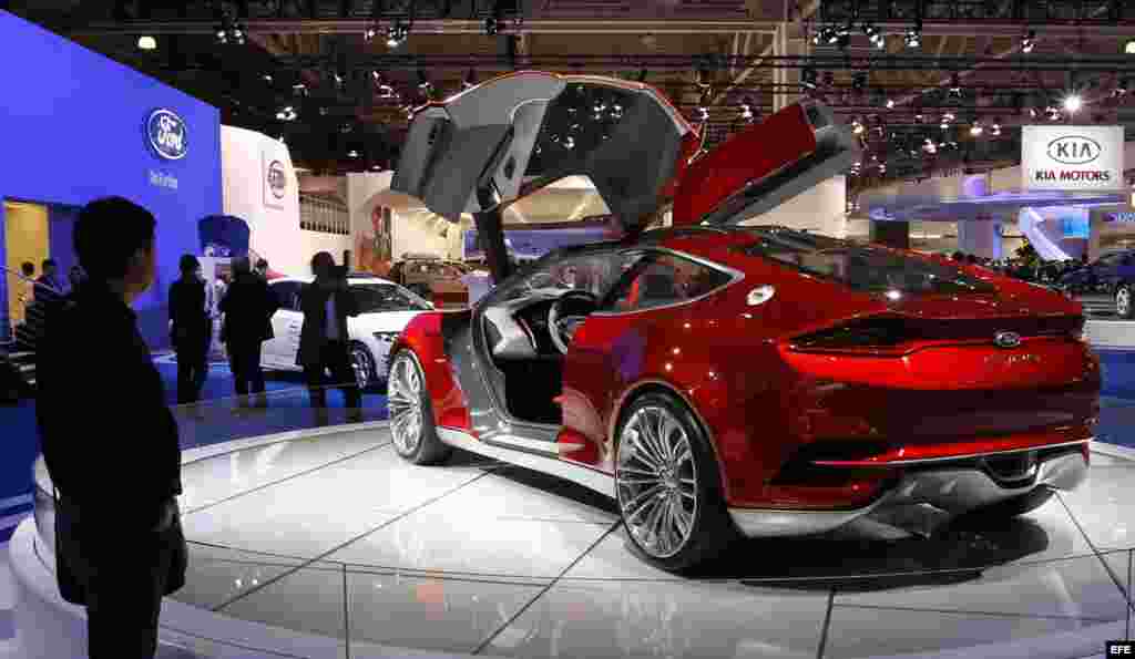 El nuevo Ford Evos Concept, durante el Salón Internacional del Automóvil de Moscú, Rusia.