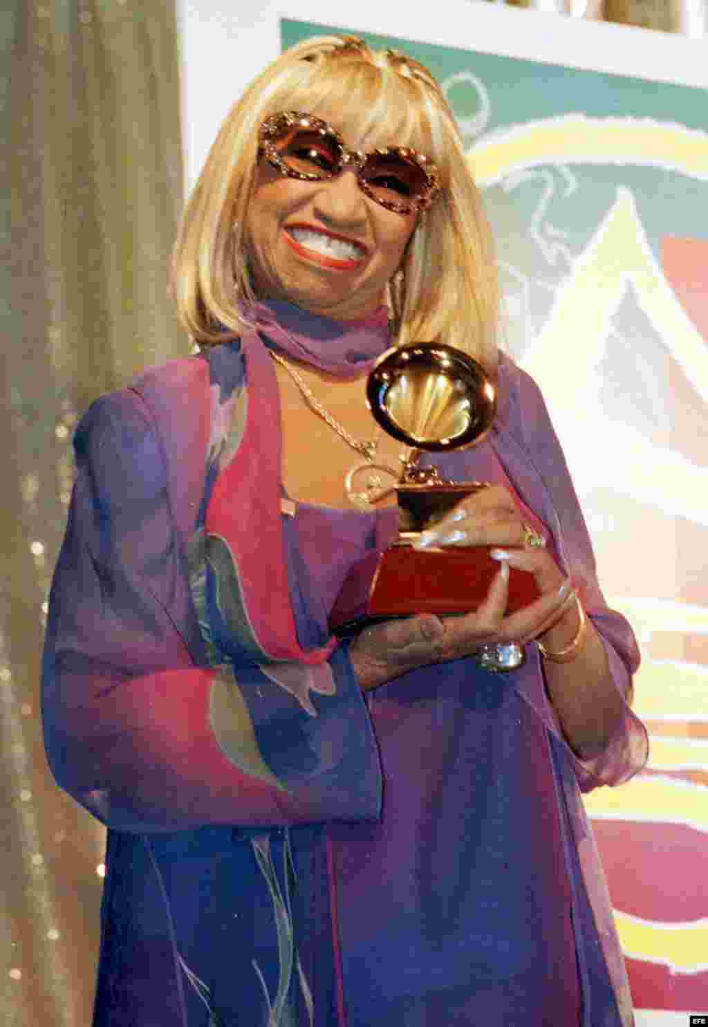 La Reina de la Salsa en los Premios Grammy Latinos en Los Ángeles, California, diciembre de 2001.