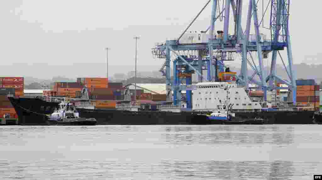 Buque Chong Chon Gang, de Corea del Norte, atracado en el muelle de Manzanillo de la caribeña ciudad de Colón (Panamá) el 16 de julio del 2013.