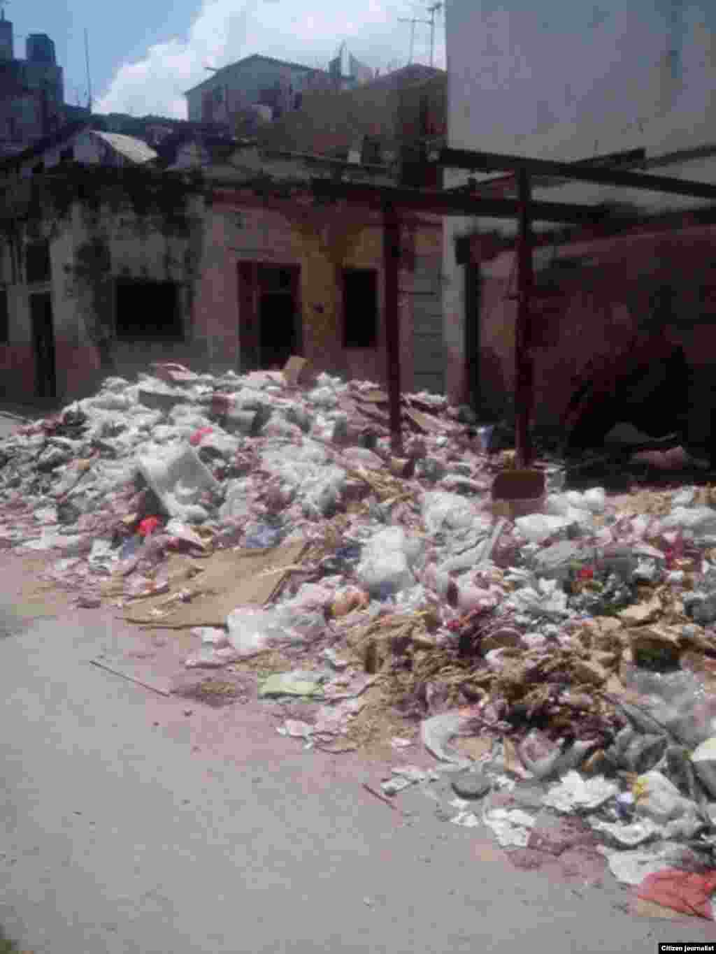  Calle Gloria entre Águila y Revillagigedo, municipio Habana Vieja.