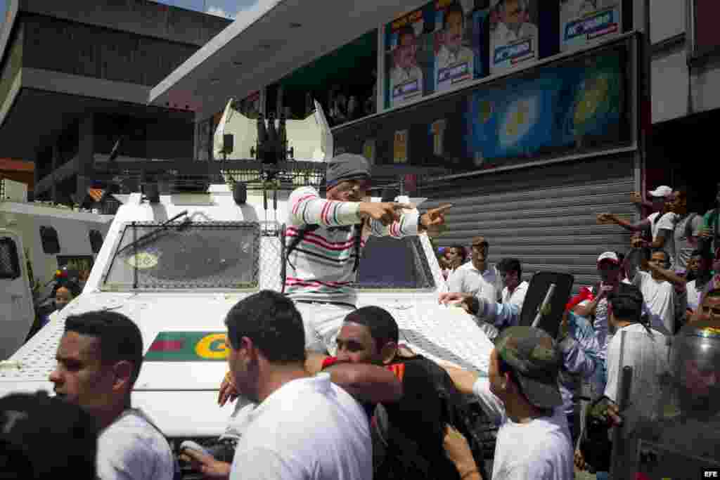 "El día de hoy me presento ante una Justicia injusta, una Justicia corrupta que no juzga de acuerdo a la Constitución y las leyes. Si mi encarcelamiento vale para un despertar del pueblo y para que la mayoría de los venezolanos que queremos un cambio podamos construirlo, valdrá la pena", dijo en su discurso. 
