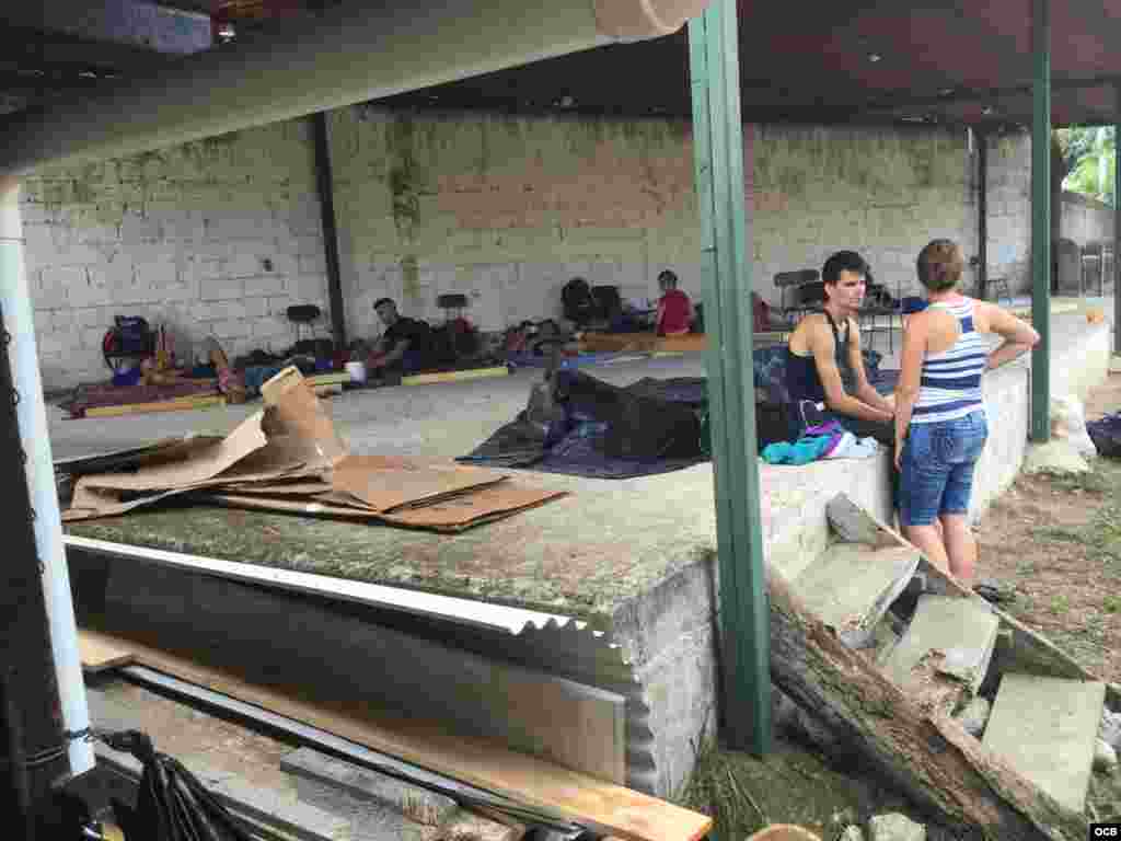 Cubanos en el poblado La Cruz, cercano a la frontera con Nicaragua.