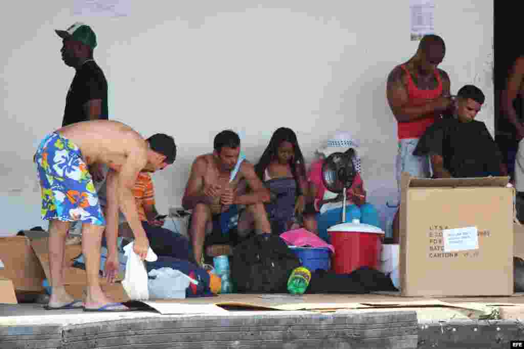 Los migrantes cubanos pidieron a los gobiernos de la región que "por favor se pongan de acuerdo" y les den paso para llegar a Estados Unidos.