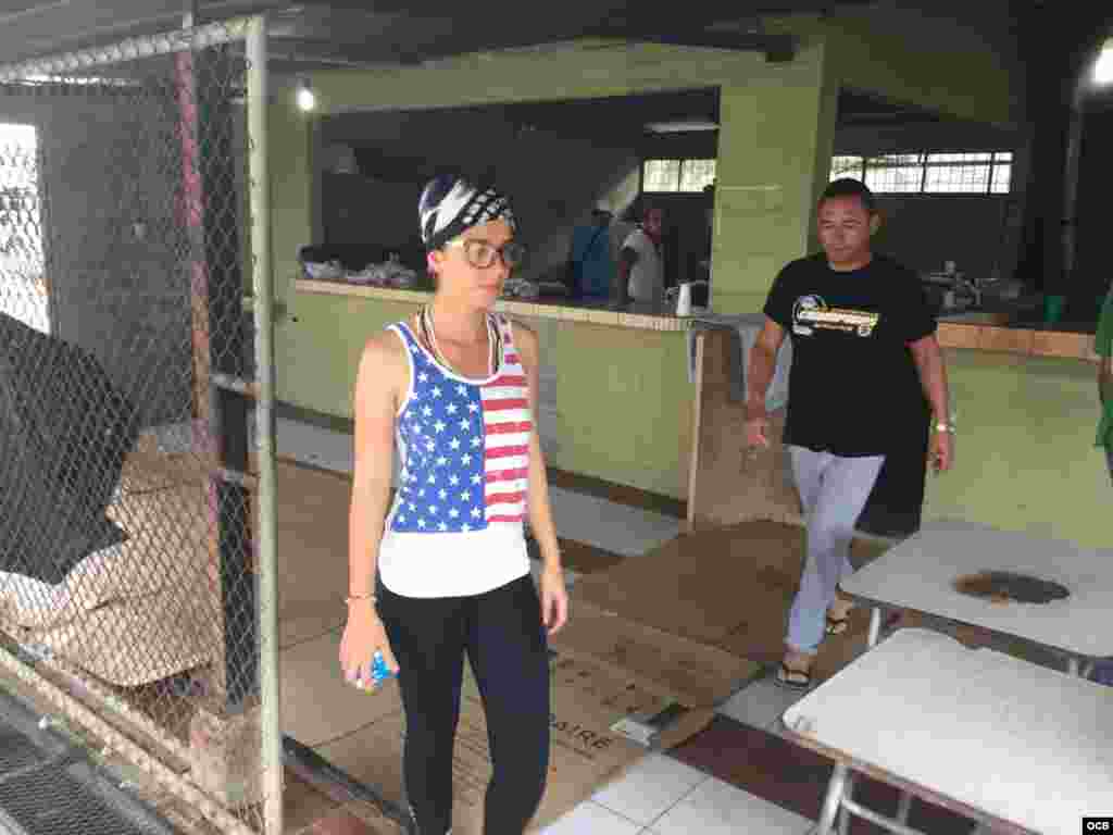 Cubanos en el poblado La Cruz, cercano a la frontera con Nicaragua.