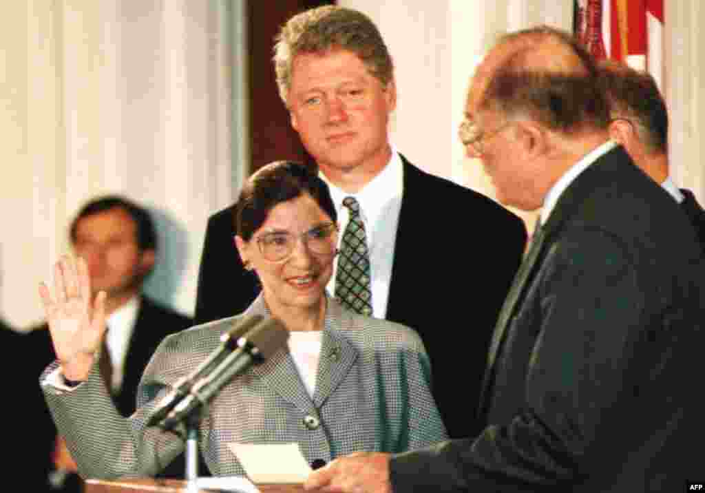 Juramentación de Ginsburg como jueza de la Corte Suprema