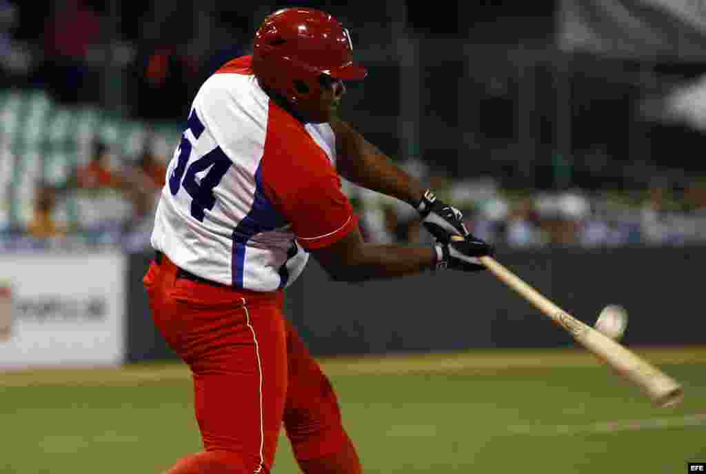 Alfredo Despaigne, uno de los peloteros que más se destacó en la novena cubana durante la Serie del Caribe 2015. Despaigne, al igual que Cepeda y Gourriel, no pudieron cobrar el dinero asignado a los jugadores que integraron el equipo Todos Estrellas de la Serie del Caribe 2015, por regulaciones de la Oficina de Control de Bienes Extranjeros de Estados Unidos (OFAC) . 
