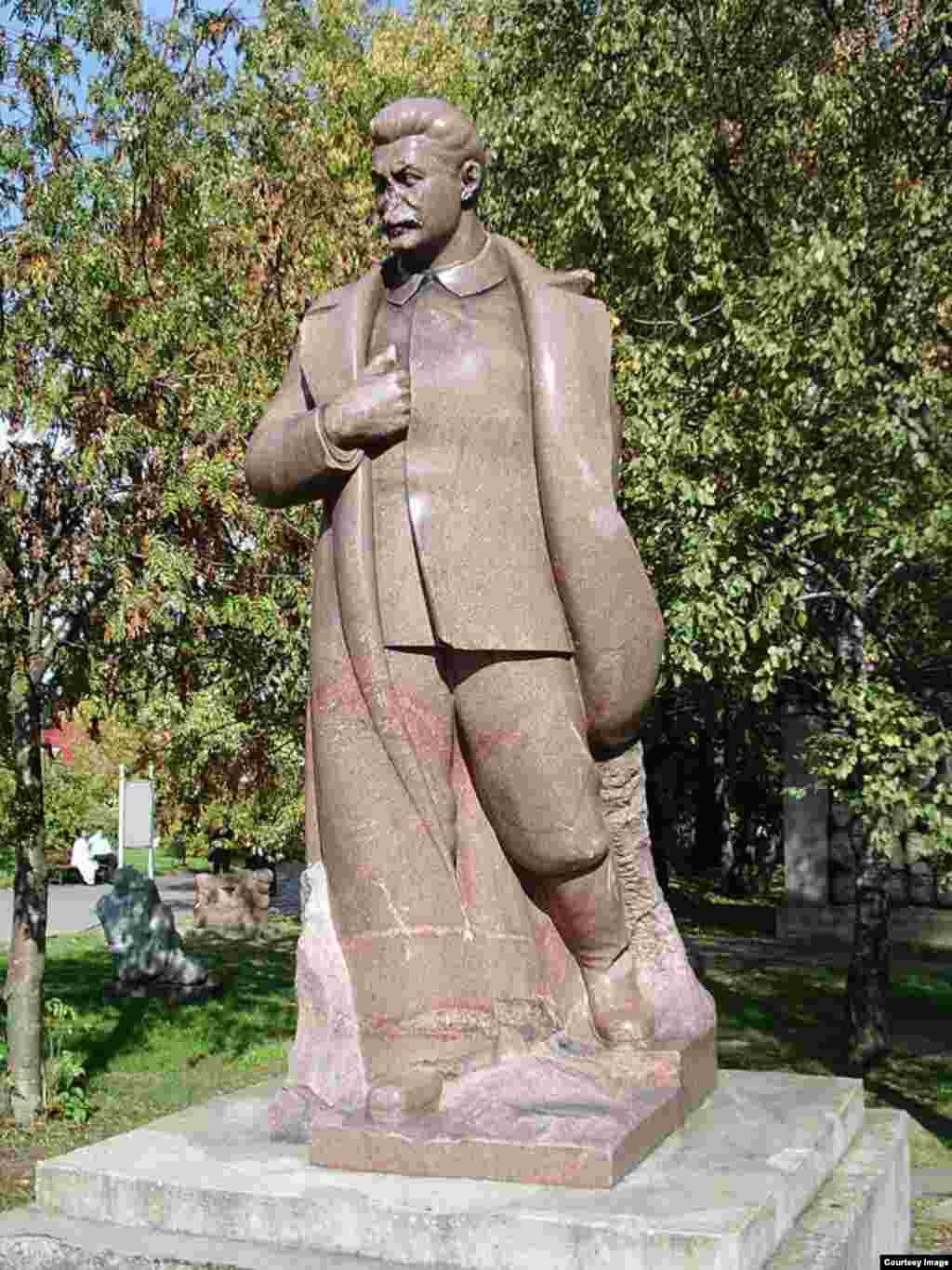 Estatua de Stalin en el Museum de Moscú.