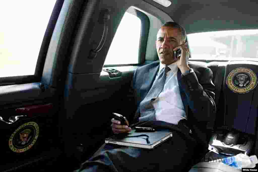El presidente Obama en el auto presidencial en Palm Beach, Florida.