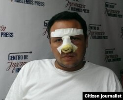 Roberto de Jesús en la sede de Hablemos Press.