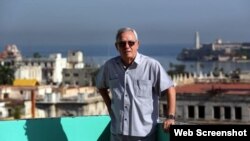 Eusebio Leal solía moverse a pie por La Habana Vieja y frecuentar sitios como el Café El Escorial.