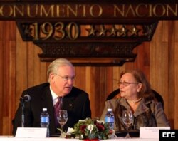 Gobernador de Misuri en Cuba junto a la directora para América del Norte del Ministerio de Comercio Exterior, Maria de la Luz B´Hamel