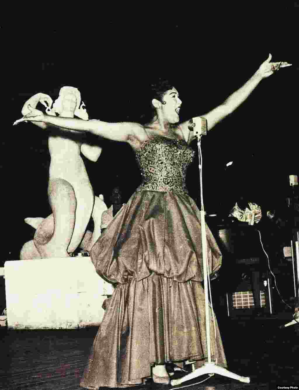 Olga Guillot en el Casino de Palm Beach en Cannes. Fotos: cortesía de Olga María Touzet y Guillot.
