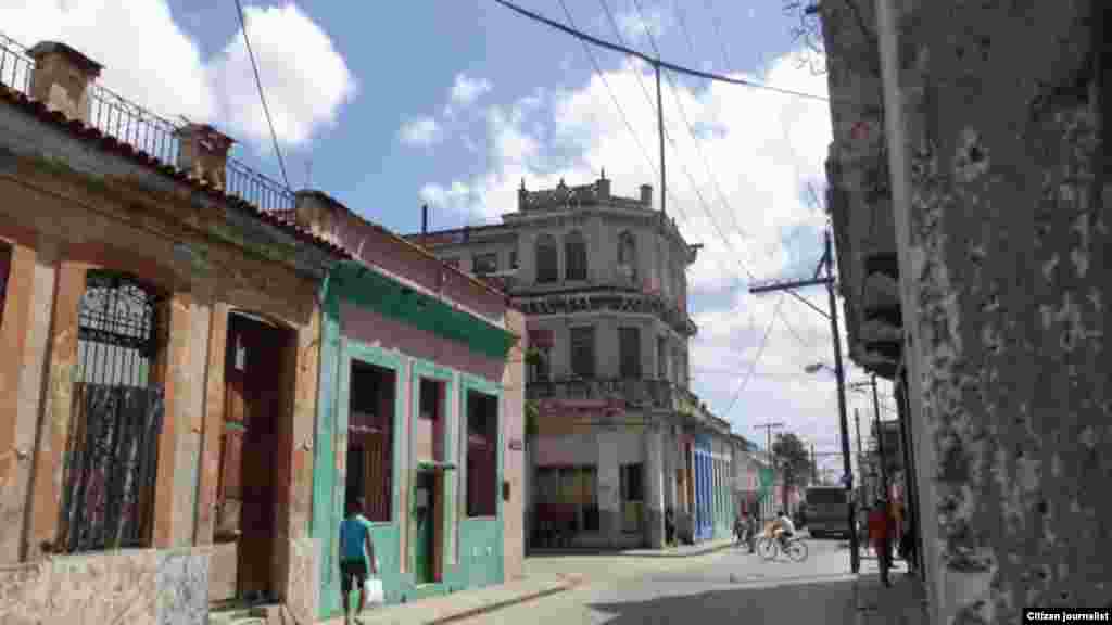 Edificio en la calle Máximo Gómez esquina a Pepe Antonio, en el capitalino municipio de Guanabacoa.