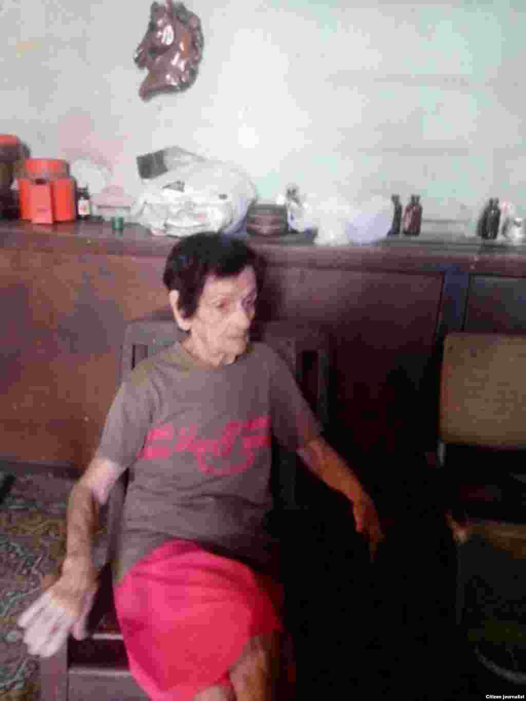Rosario Álvarez Álvarez, vecina de calle San Carlos No.5 entre Morell e Iznaga, Santos Suárez, municipio 10 de octubre, falleció a consecuencia del derrumbe.