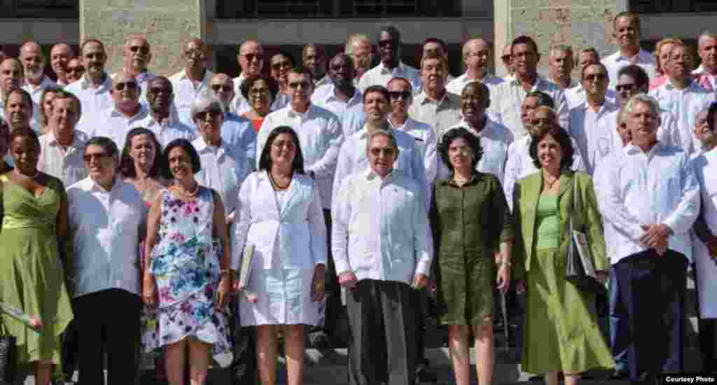 Raúl Castro con los nuevos embajadores en julio del 2017
