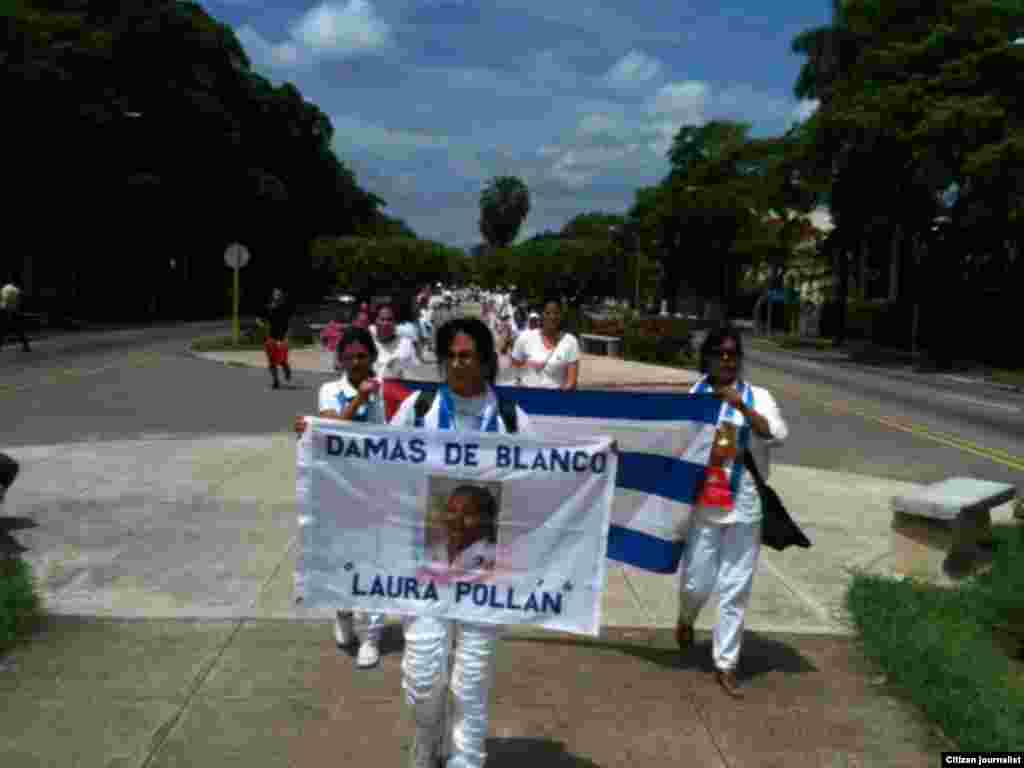  Damas de Blanco marchan por 5ta Avenida