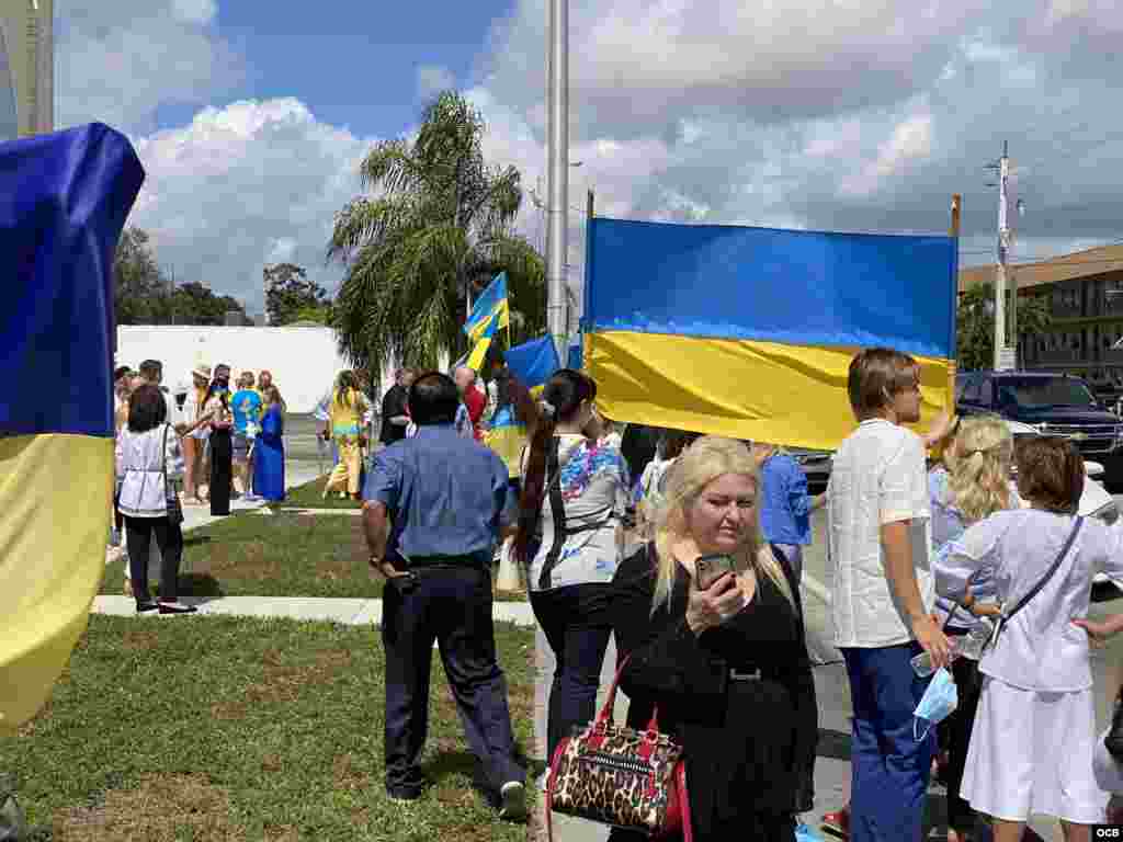 Ucranianos en manifestación en Miami.