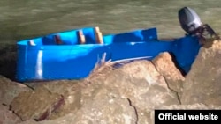 Una de las embarcaciones con cubanos a bordo que recalaron en las costas del sur de la Florida este fin de semana. (Foto: USCG)