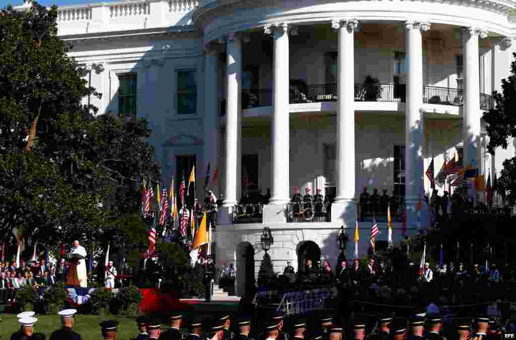 El papa Francisco responde al discurso de bienvenida a la Casa Blanca del presidente estadounidense, Barack Obama.