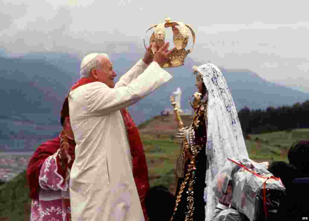 El Papa Juan Pablo II en Perú en 1985.