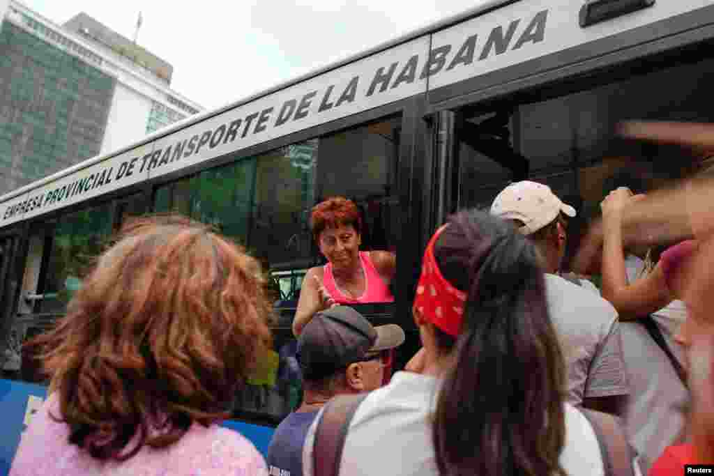 El transporte urbano se hace cada vez más difícil. REUTERS/Alexandre Meneghini