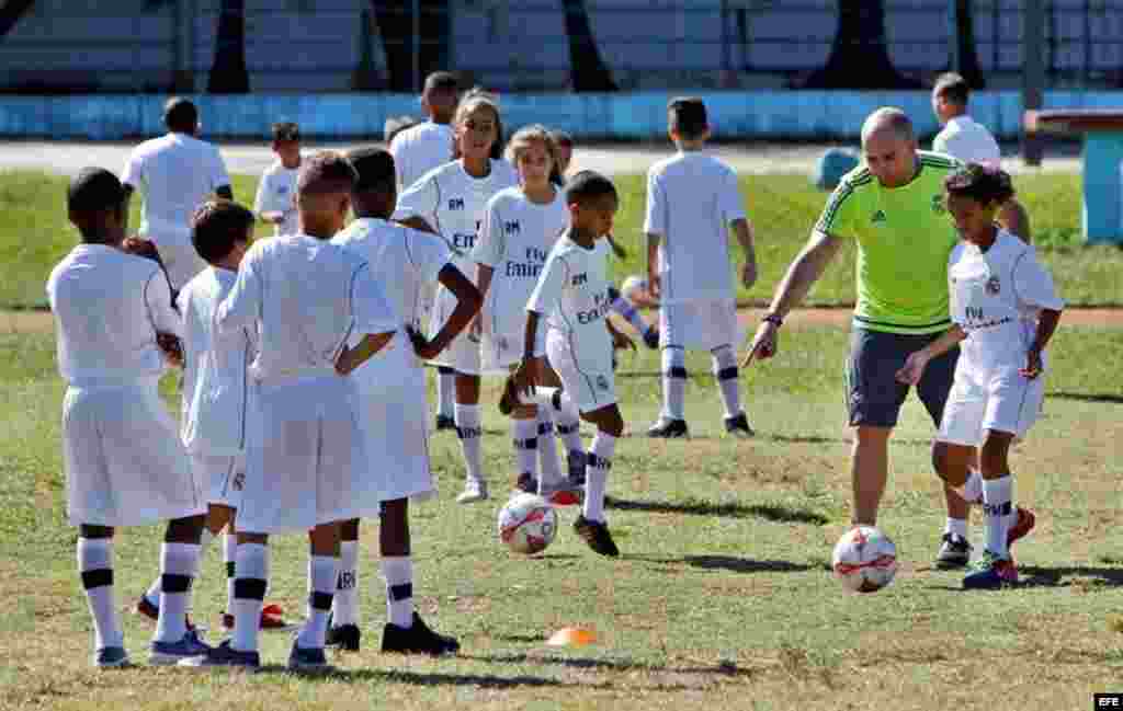 Real Madrid imparte taller a niños cubanos en La Habana, del 14 al 18 de noviembre de 2016. 
