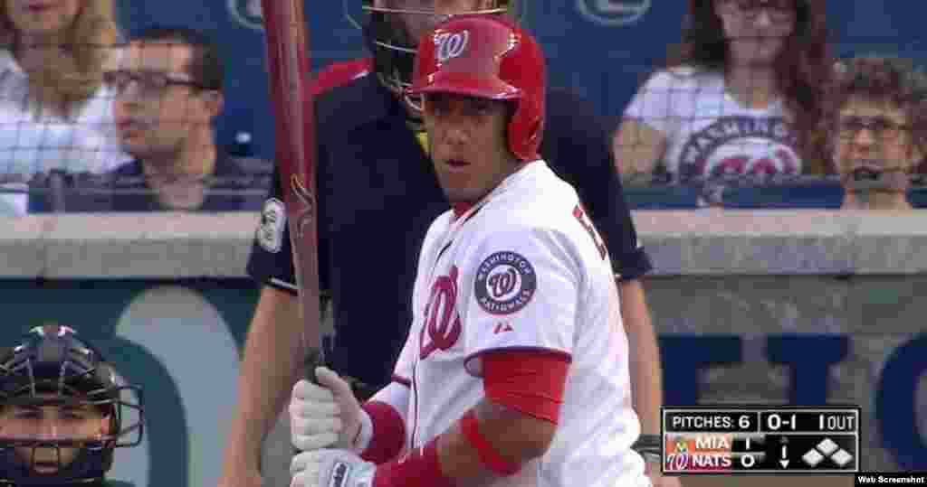 El habaneroYunel Escobar fue canjeado por los Nacionales de Washington a los Angelinos de Anaheim