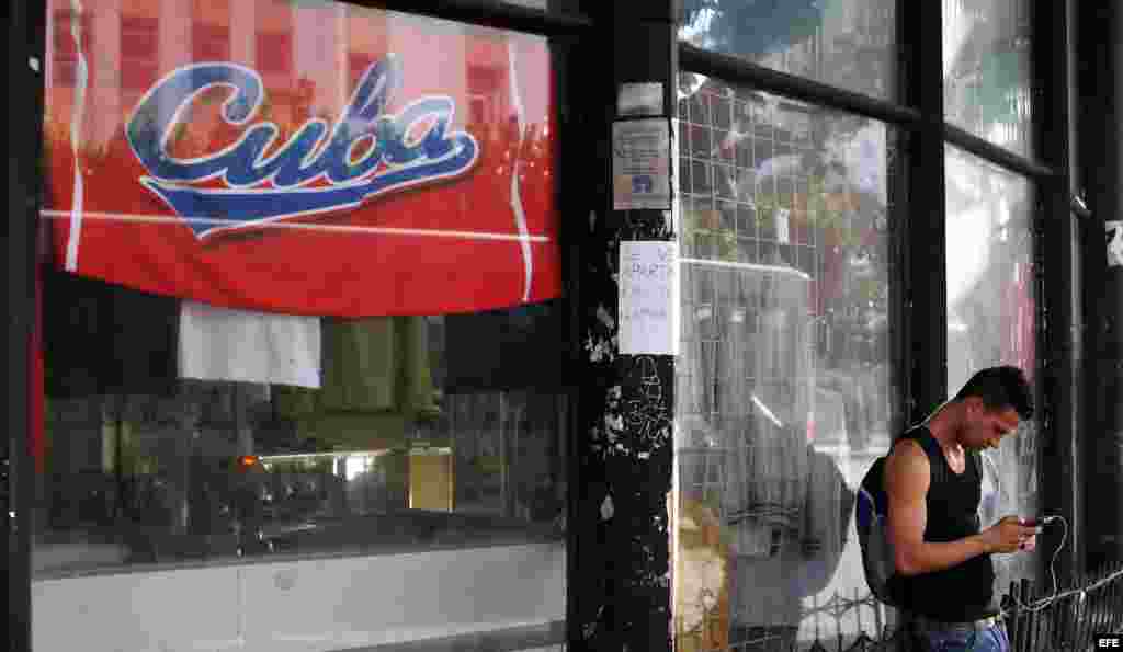Después de más de medio año de la apertura de los primeros puntos públicos de conexión WiFi en Cuba, la ampliación del acceso a internet sigue siendo una asignatura pendiente.